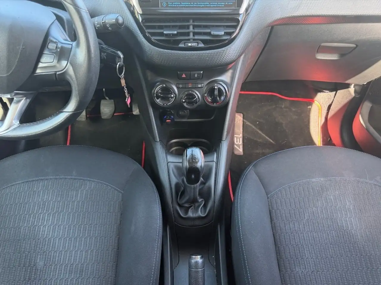 Peugeot 208 208 — photo 10