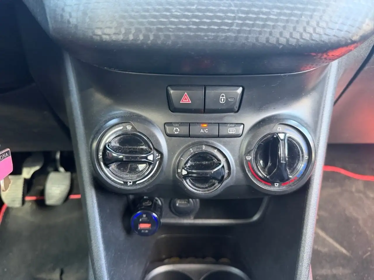 Peugeot 208 208 — photo 11