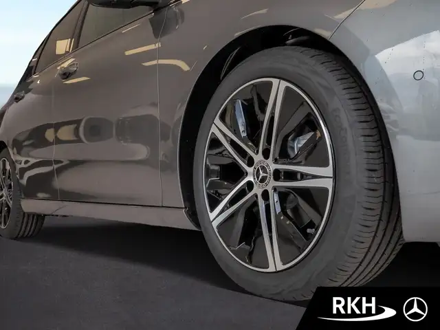 Mercedes-Benz B-Class view 5