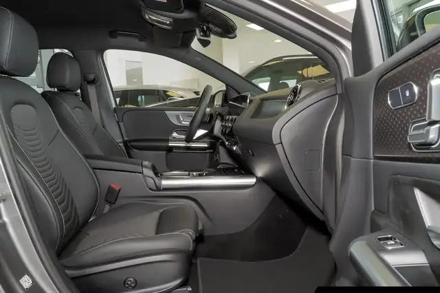 Mercedes-Benz B-Class view 6