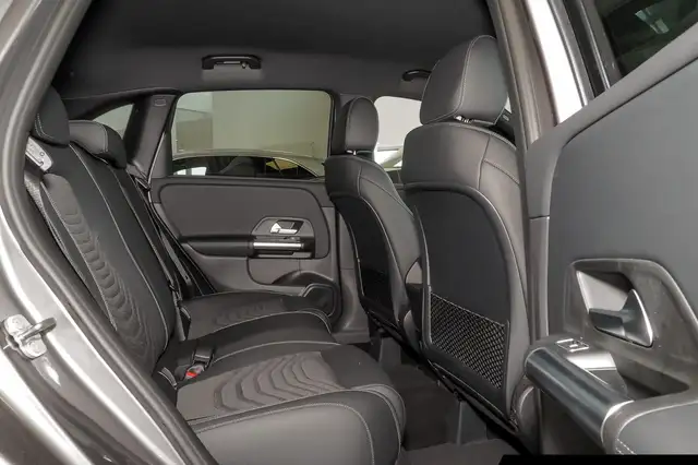 Mercedes-Benz B-Class view 9