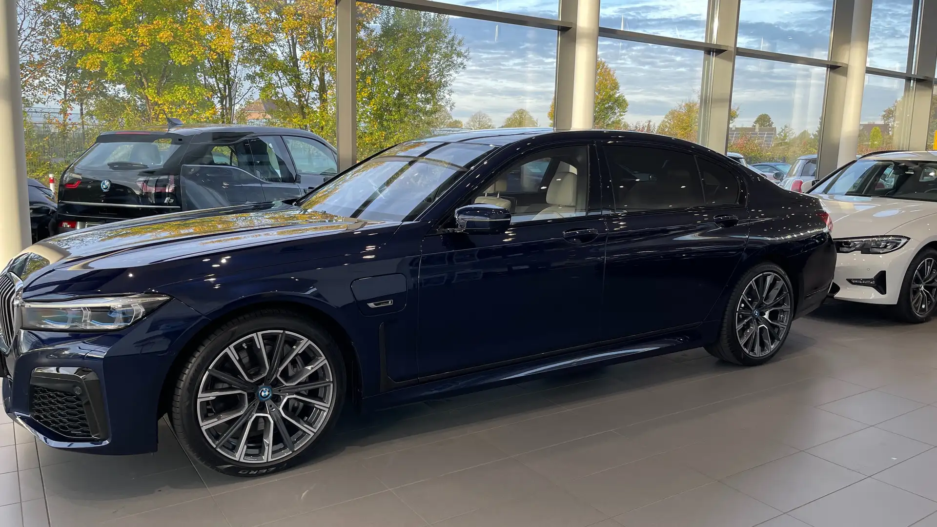 BMW 745 745Le xDrive Blue - 1