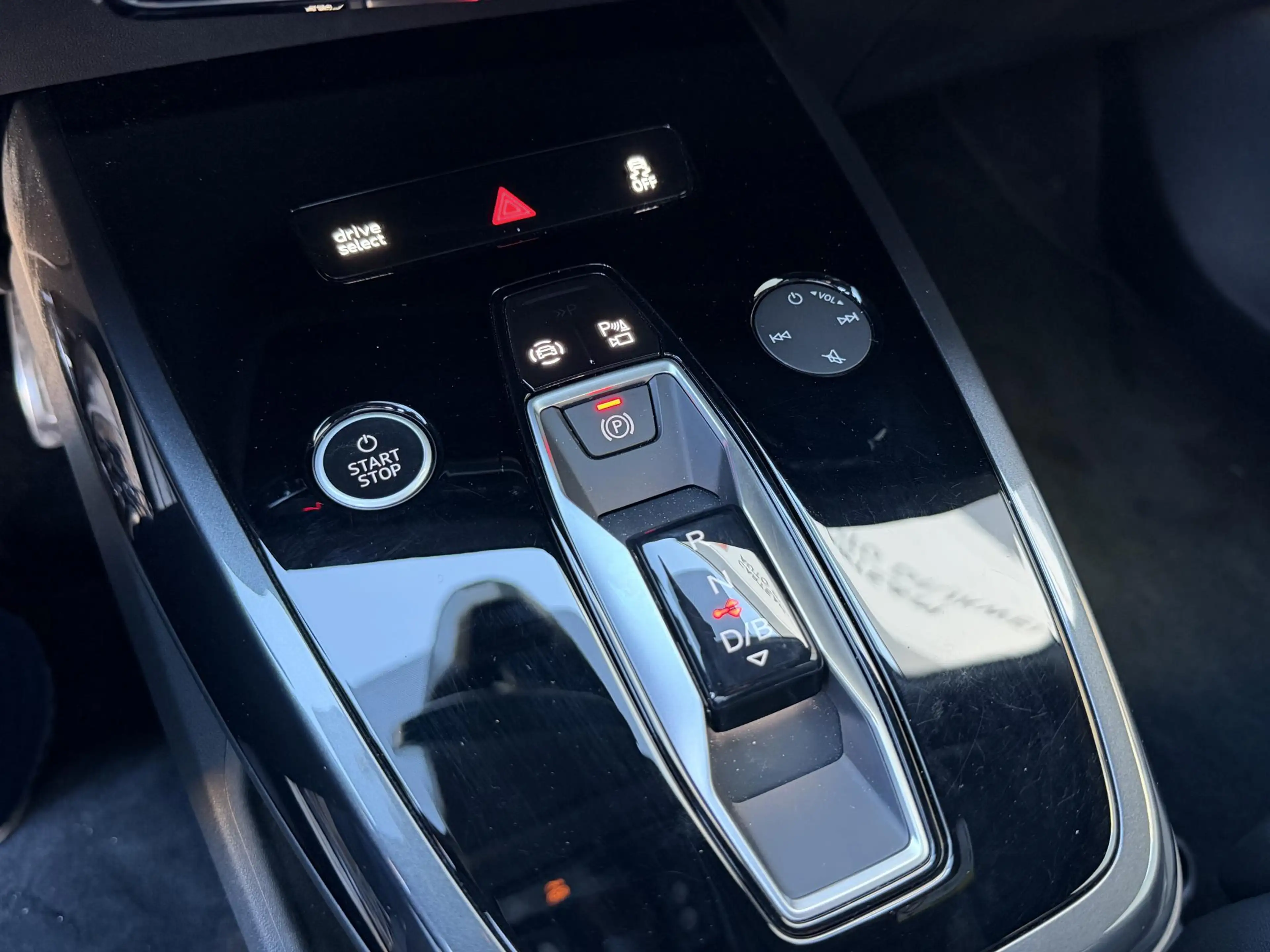 Audi Q4 e-tron 50 quattro Advanced edition 77 kWh S-line — photo 21