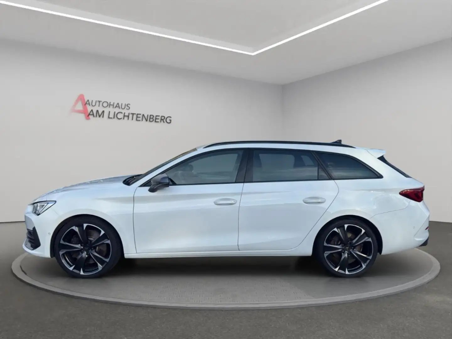 CUPRA Leon Sportstourer VZ 2.0 TSI 4Drive 228 kW NAVI+KAMERA+ Weiß - 2
