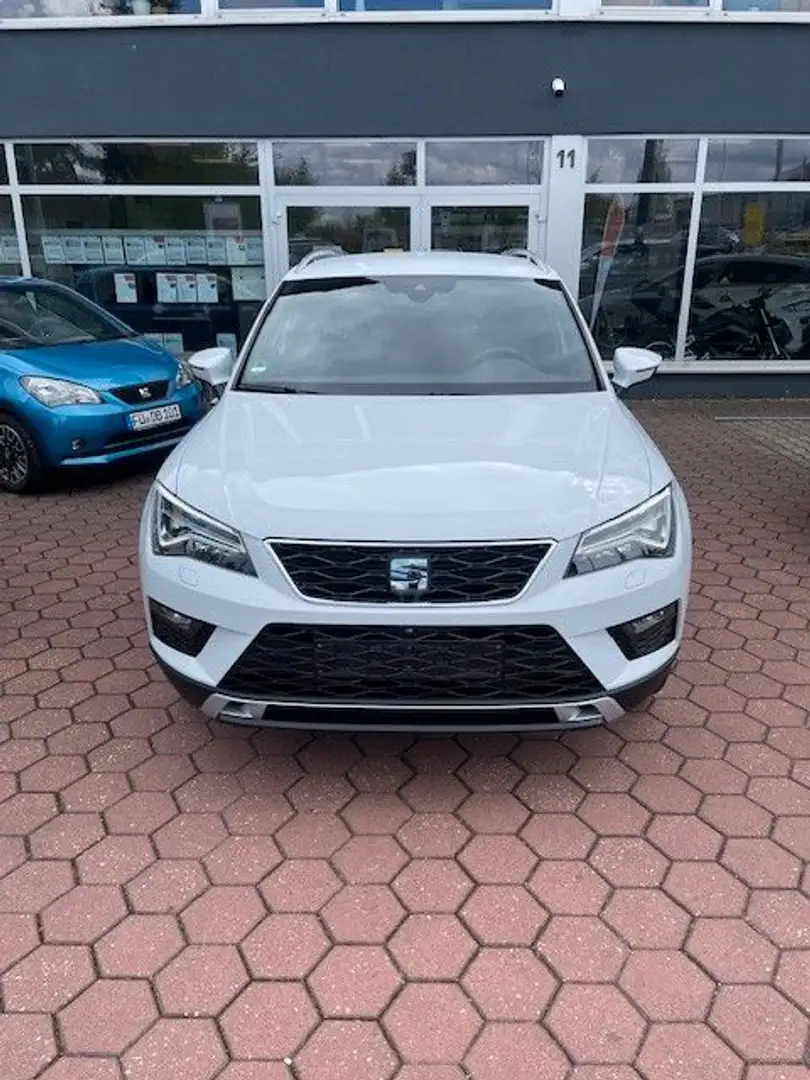 SEAT Ateca Xcellence 4Drive, Standheizung, DSG, Navi Bílá - 2