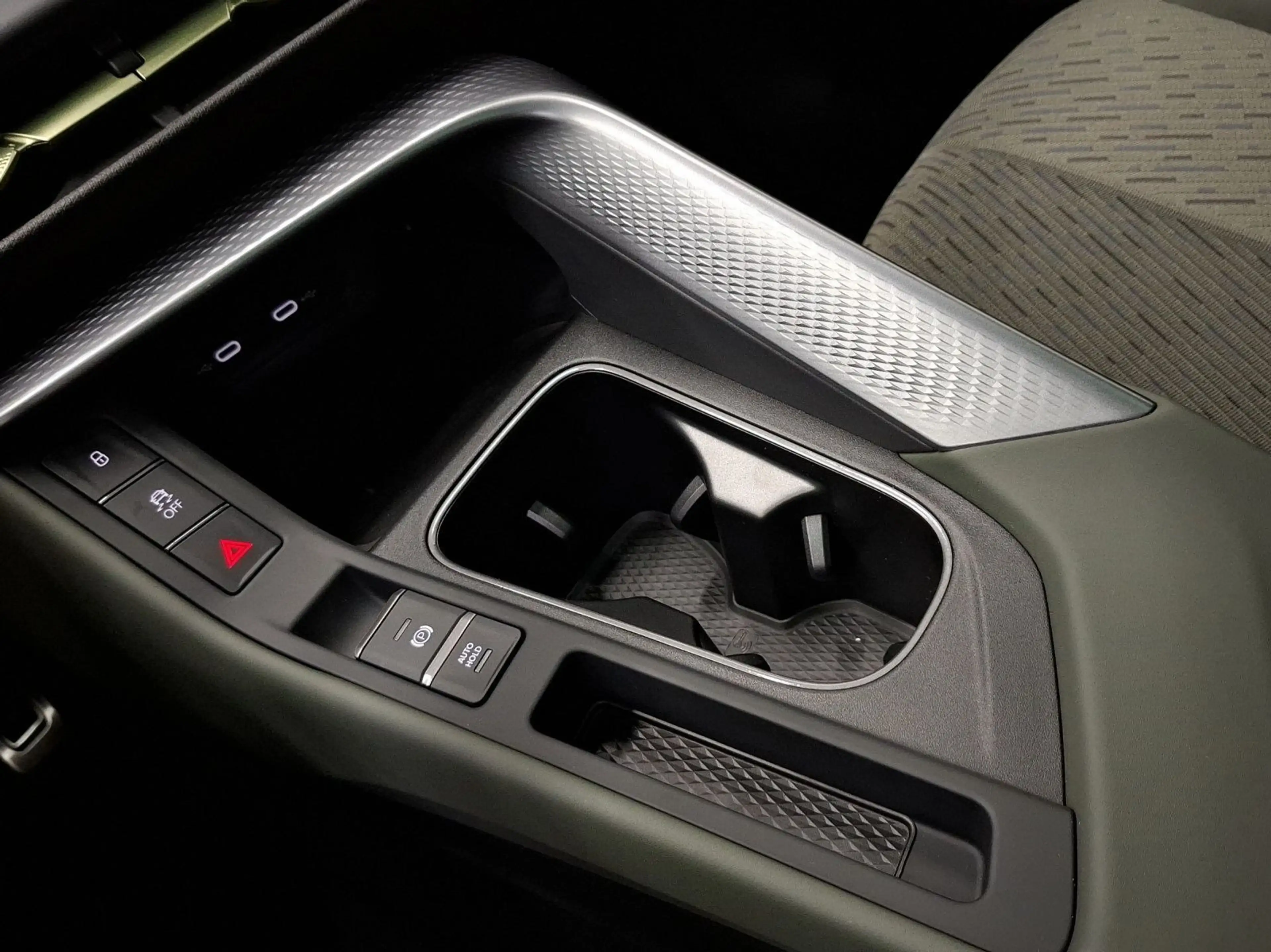 CUPRA Terramar 1.5 e-HYBRID DSG VZ AREA VIEW STHZ NAVI — photo 11