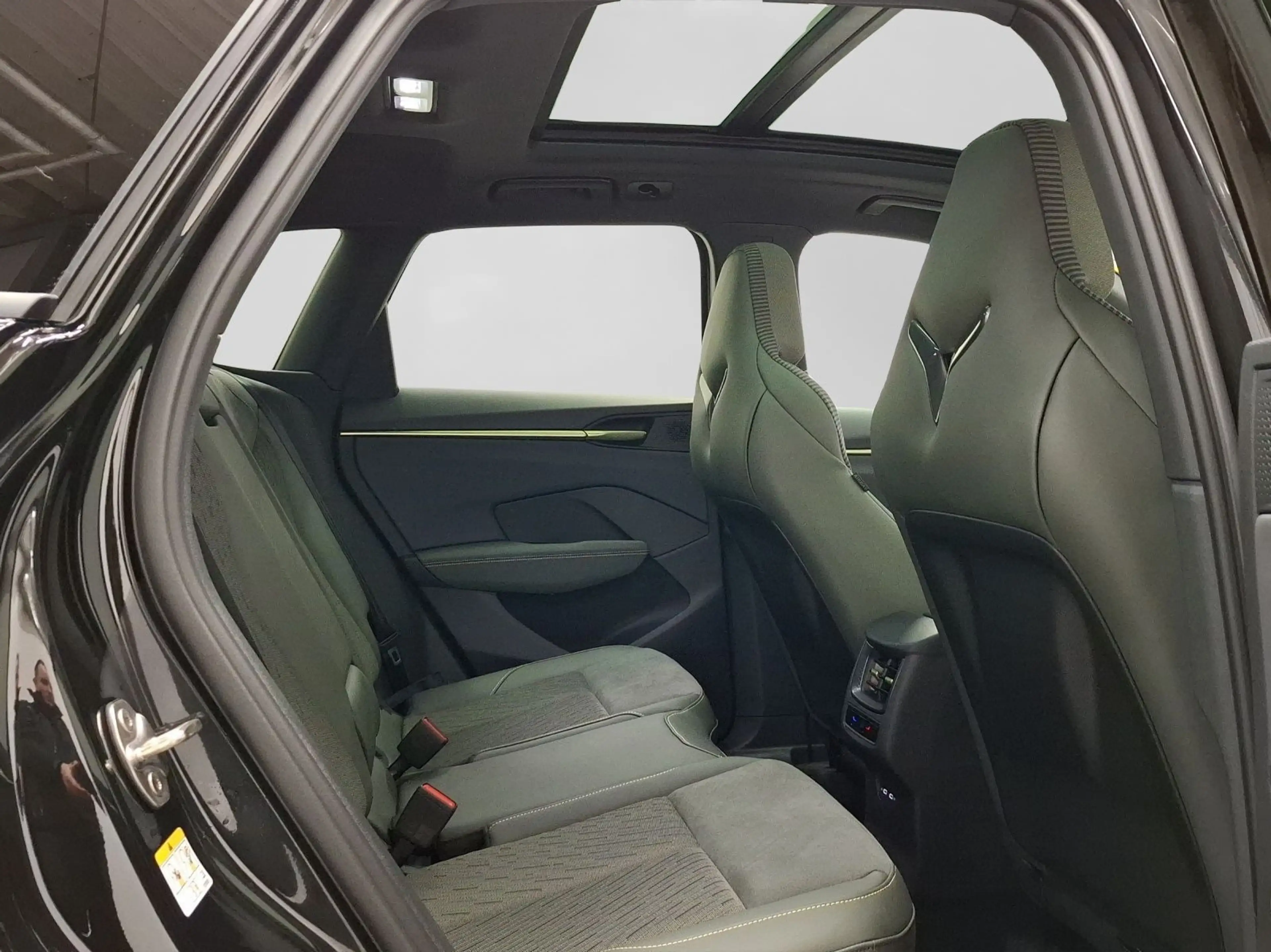 CUPRA Terramar 1.5 e-HYBRID DSG VZ AREA VIEW STHZ NAVI — photo 6