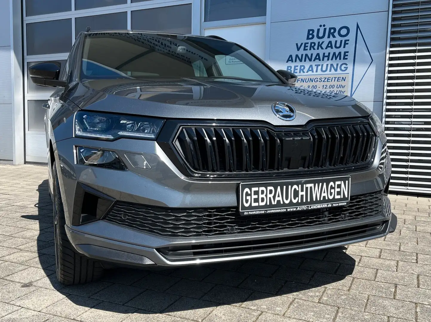 Skoda Karoq 1.5 TSI DSG Sportline KESSY AHK KAM MATRIX Grau - 1