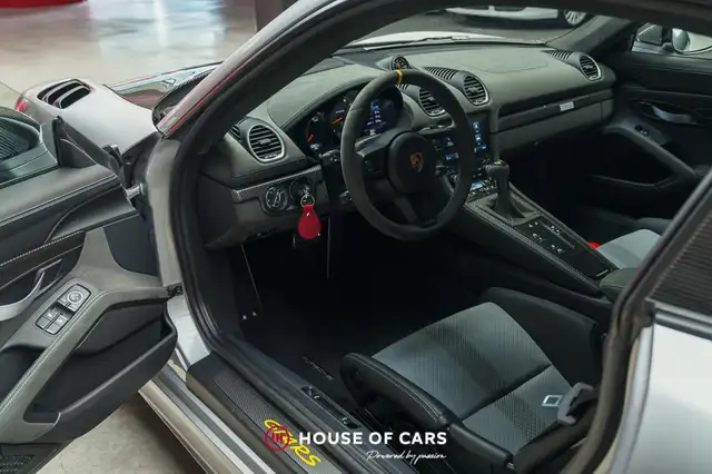 Porsche 718 view 14