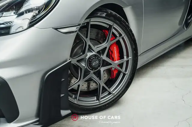 Porsche 718 view 11