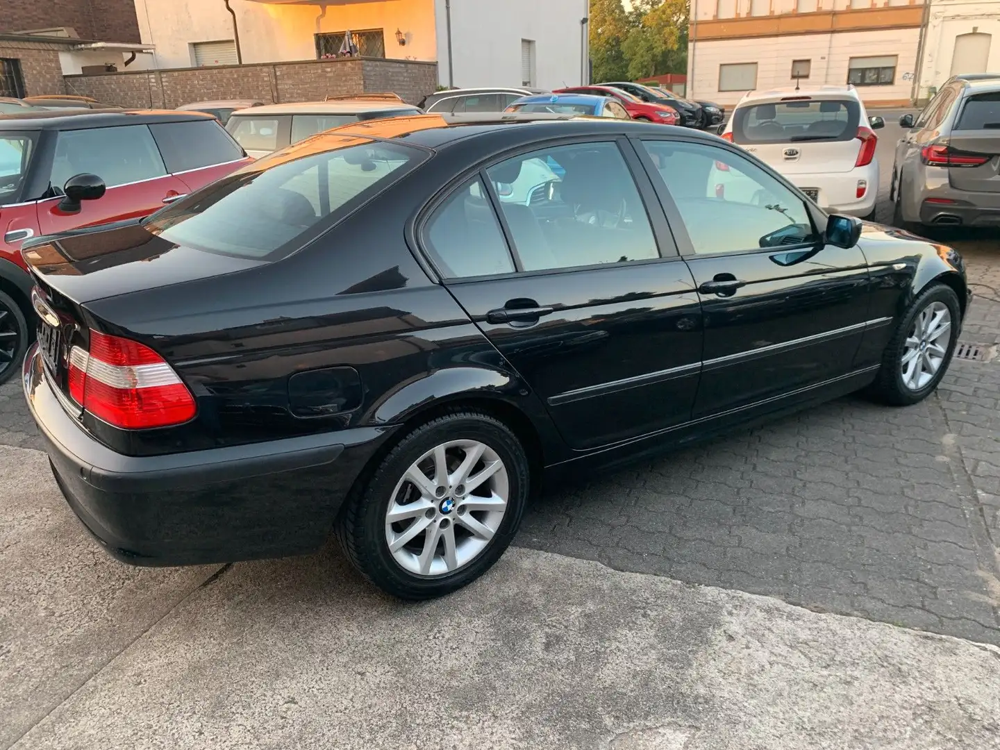 BMW 316 i 1.8i 16V Edition Lifestyle Schwarz - 2