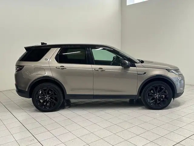 Land Rover Discovery Sport view 6