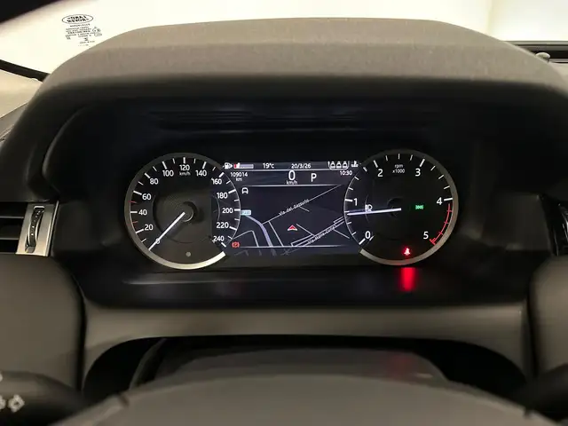 Land Rover Discovery Sport view 14
