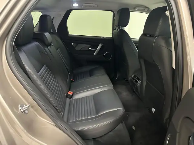 Land Rover Discovery Sport view 3