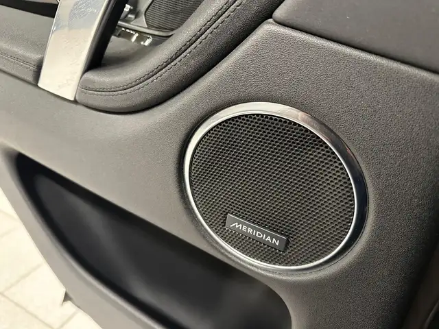 Land Rover Discovery Sport view 15