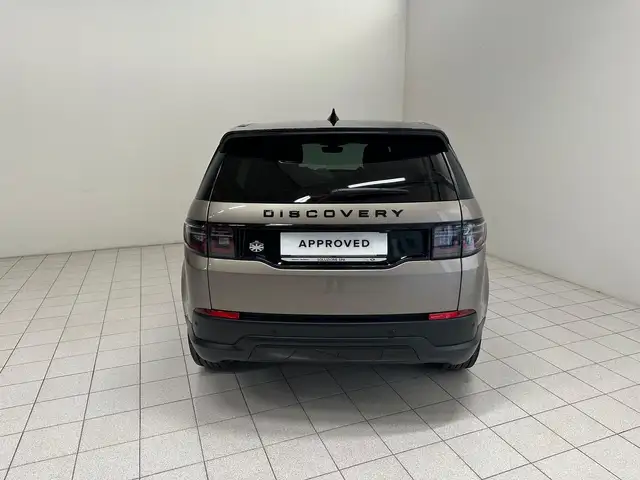 Land Rover Discovery Sport view 7