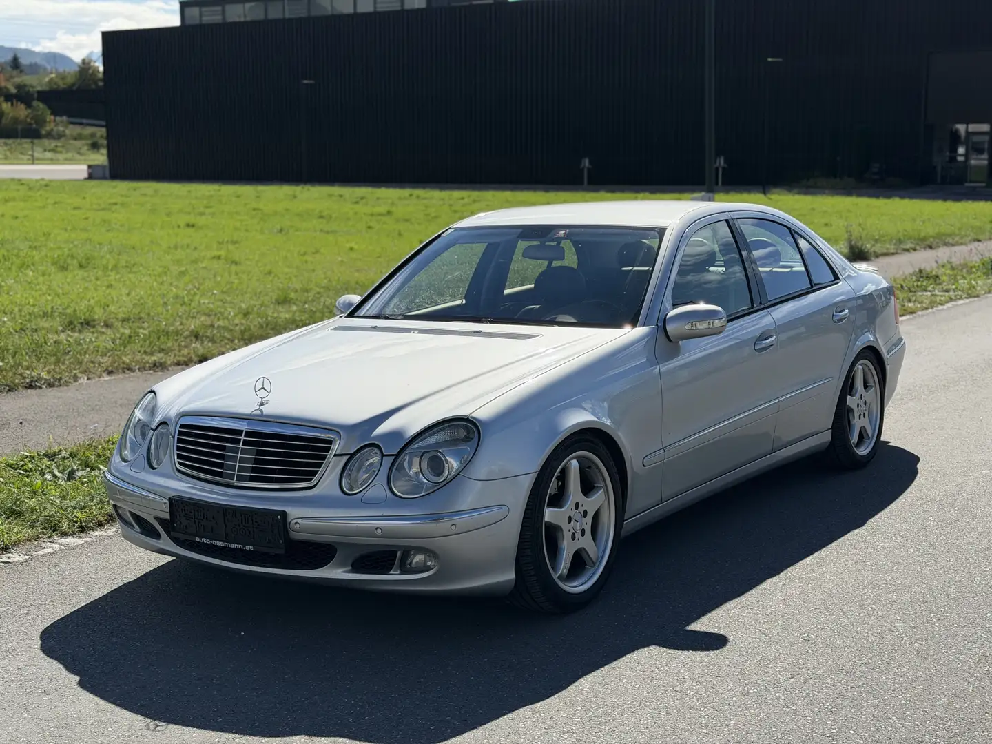 Mercedes-Benz E 500 Elegance 4MATIC Tüv Neu 8/27 + 4 Mon - 1