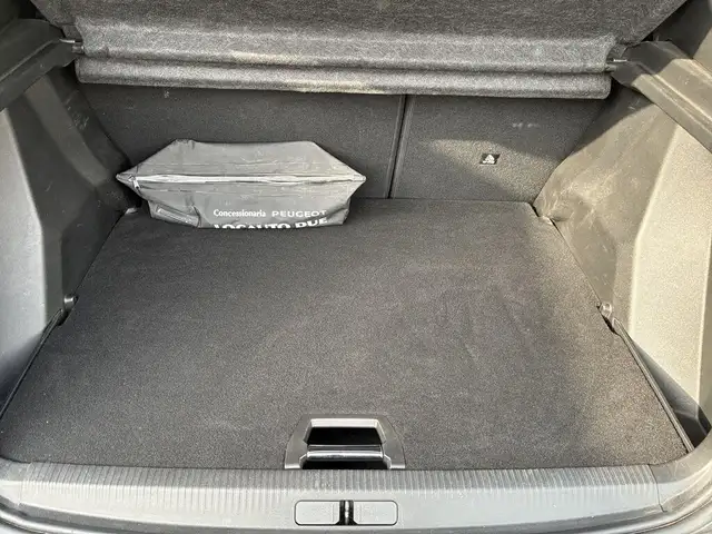 Peugeot 2008 view 9