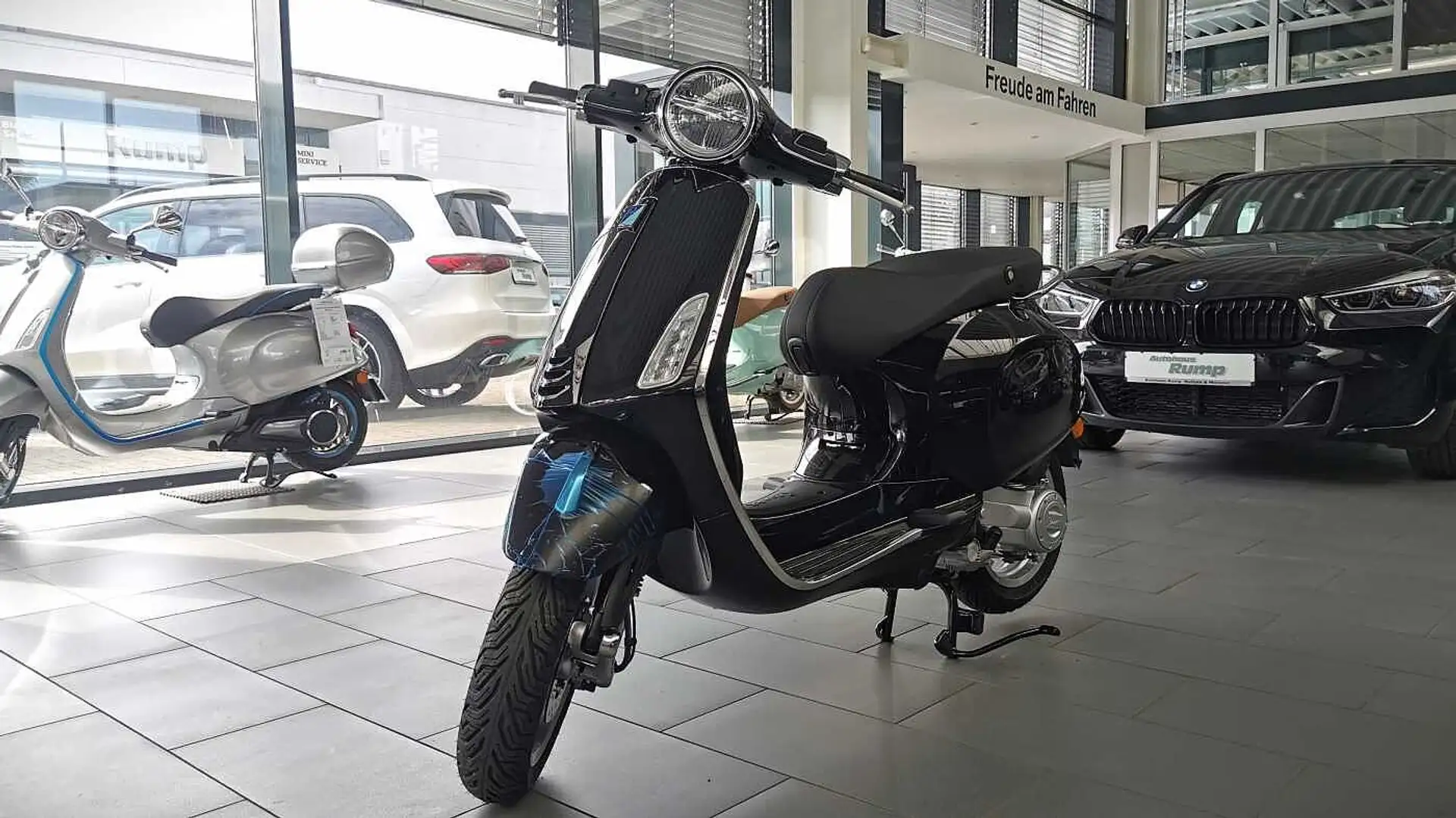 Vespa Primavera 50 *schwarz* MJ 24 Cockpit Schwarz - 1