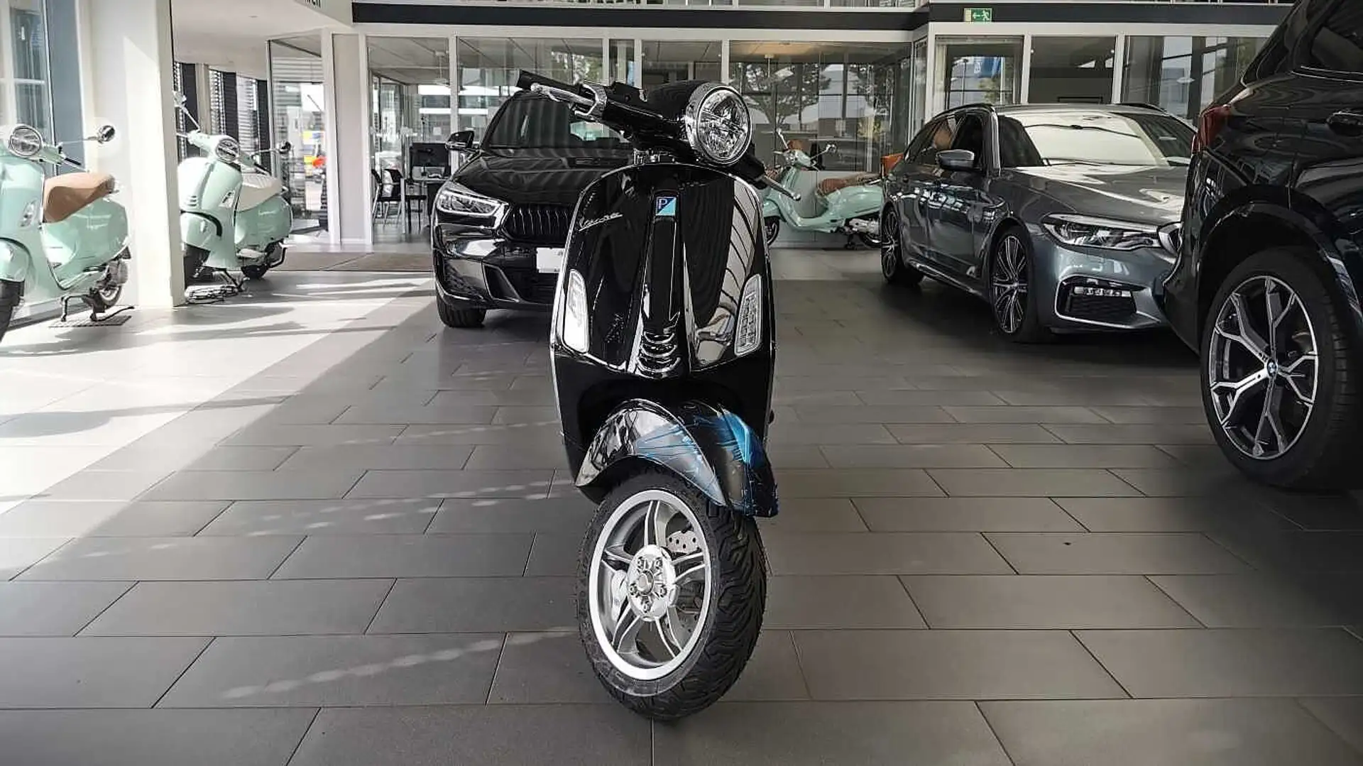 Vespa Primavera 50 *schwarz* MJ 24 Cockpit Schwarz - 2