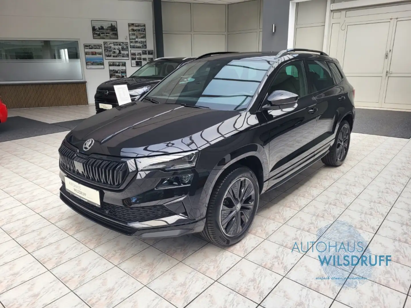 Skoda Karoq 1.5 TSi Sportline Matrix AHK*Sofort verf.* Schwarz - 2