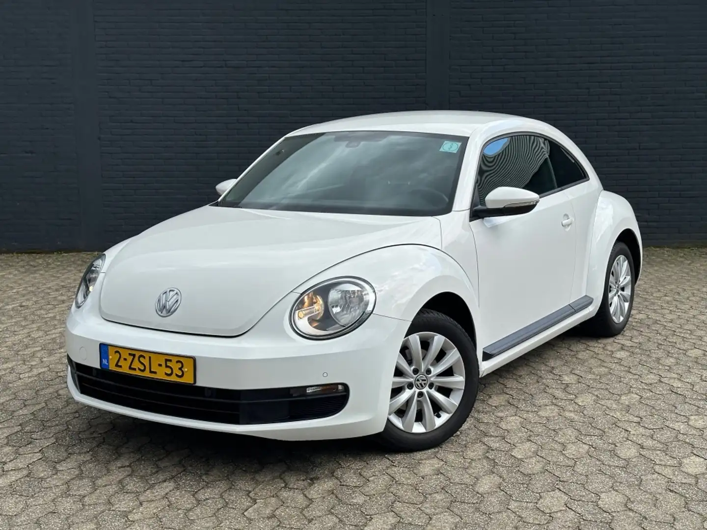 Volkswagen Beetle 1.2 TSI Design, Stoelverw. Apple Carplay, Parkeers Wit - 1