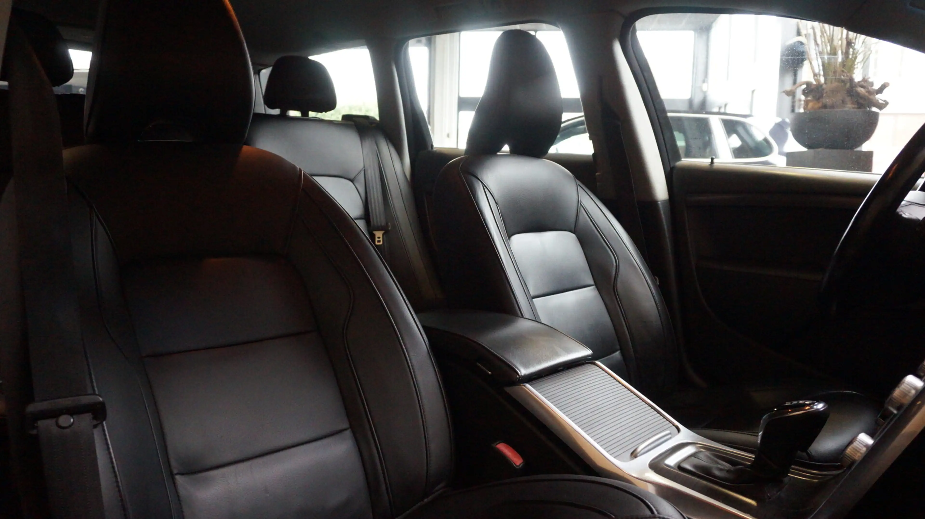 Volvo V70 2.0 T5 Summum — photo 15
