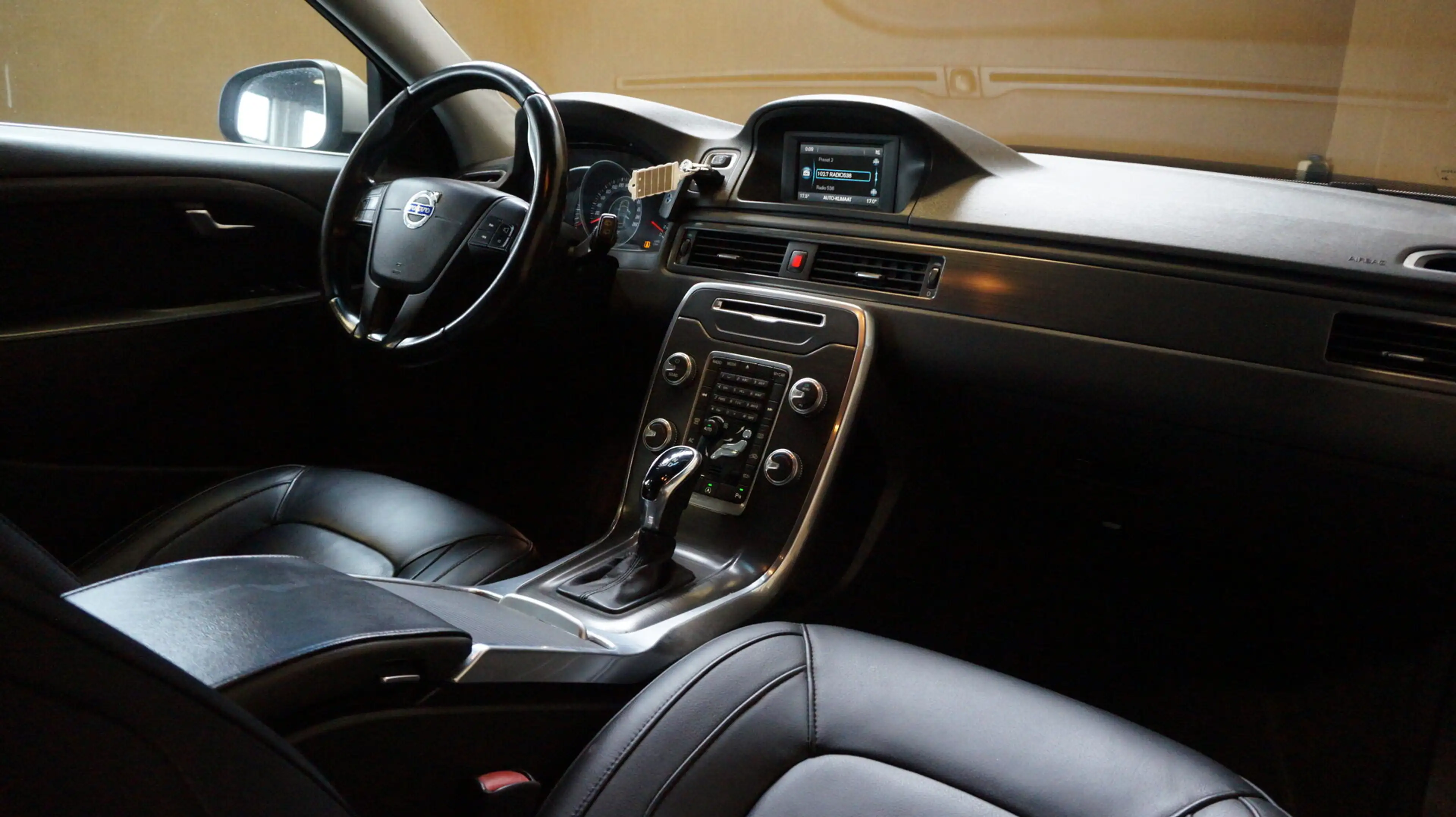 Volvo V70 2.0 T5 Summum — photo 13