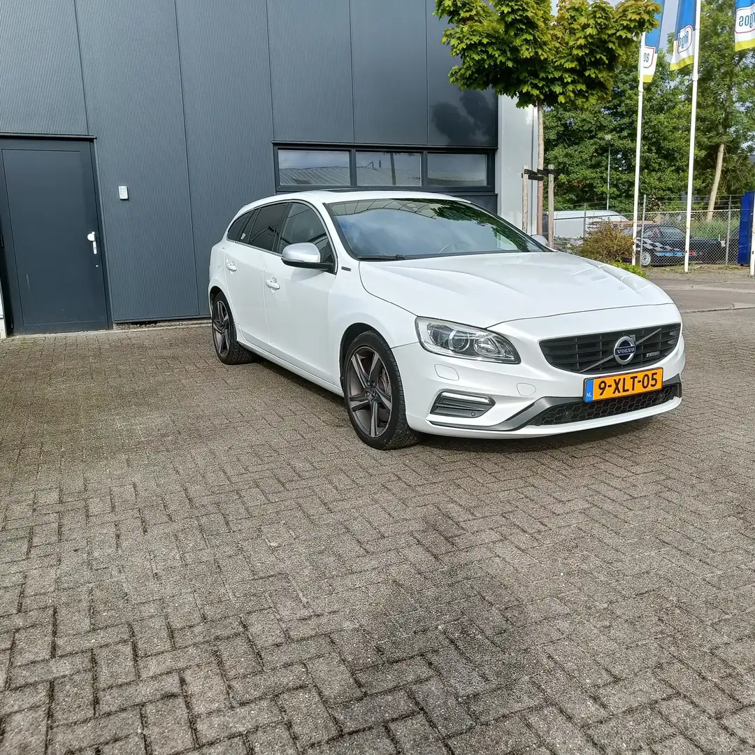 Volvo V60 2.4 D6 AWD Pl.i Sum. Wit - 2