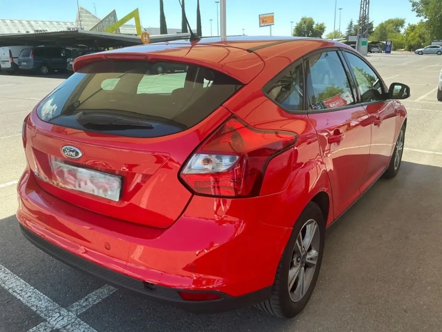 Ford Focus 1.6TDCi Edition 115 Rojo - 2