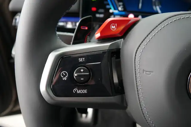 BMW M5 *AHK/Pano/Sitzlüftung/B&W Sound/360°/ACC/Individuallack* Ansicht 18