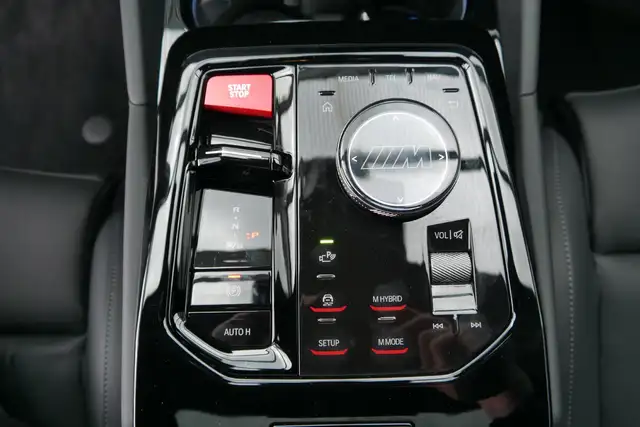 BMW M5 *AHK/Pano/Sitzlüftung/B&W Sound/360°/ACC/Individuallack* Ansicht 34