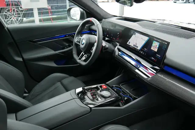 BMW M5 *AHK/Pano/Sitzlüftung/B&W Sound/360°/ACC/Individuallack* Ansicht 39