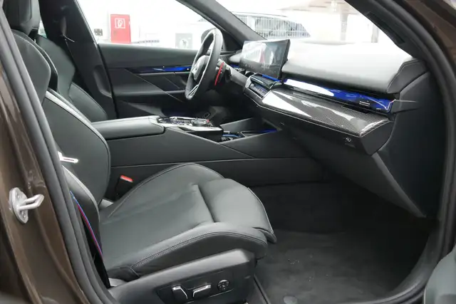 BMW M5 *AHK/Pano/Sitzlüftung/B&W Sound/360°/ACC/Individuallack* Ansicht 40