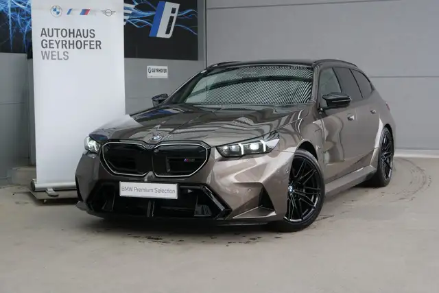 BMW M5 *AHK/Pano/Sitzlüftung/B&W Sound/360°/ACC/Individuallack* Ansicht 2