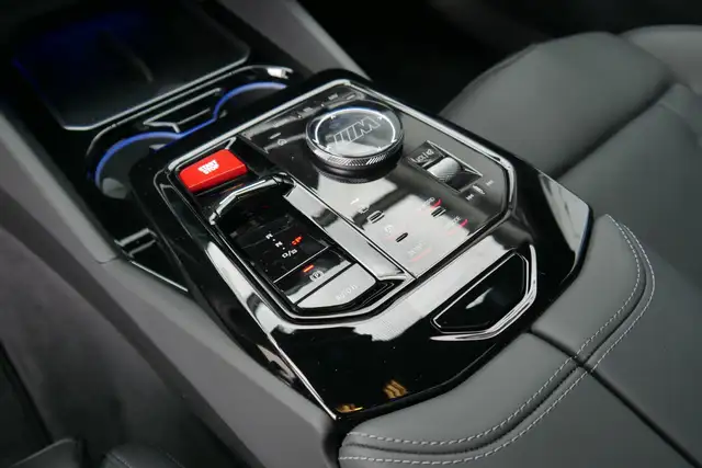 BMW M5 *AHK/Pano/Sitzlüftung/B&W Sound/360°/ACC/Individuallack* Ansicht 33