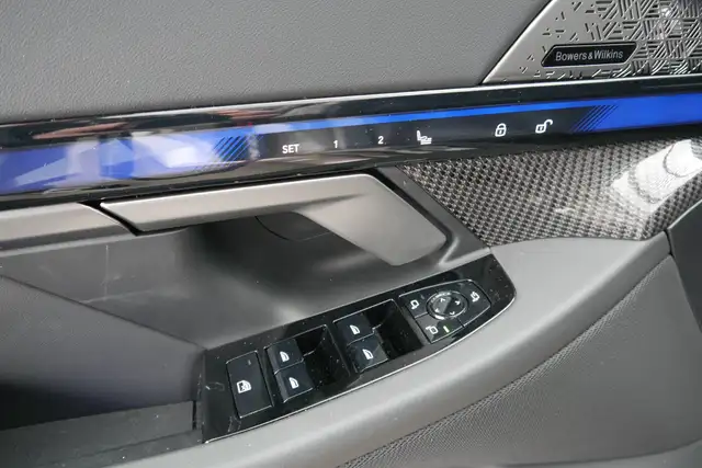 BMW M5 *AHK/Pano/Sitzlüftung/B&W Sound/360°/ACC/Individuallack* Ansicht 10