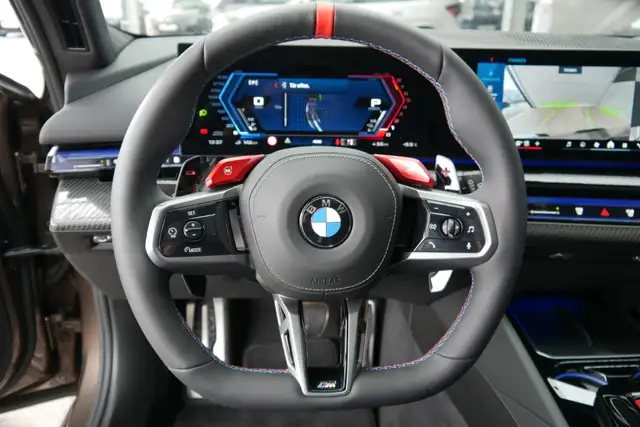 BMW M5 *AHK/Pano/Sitzlüftung/B&W Sound/360°/ACC/Individuallack* Ansicht 17