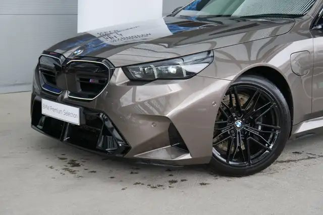 BMW M5 *AHK/Pano/Sitzlüftung/B&W Sound/360°/ACC/Individuallack* Ansicht 3