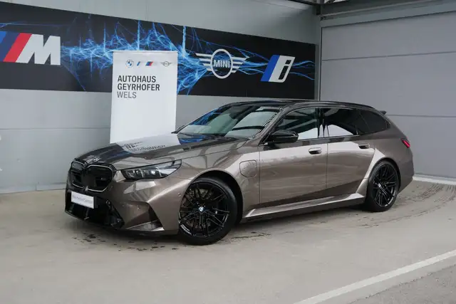 BMW M5 *AHK/Pano/Sitzlüftung/B&W Sound/360°/ACC/Individuallack* Ansicht 1