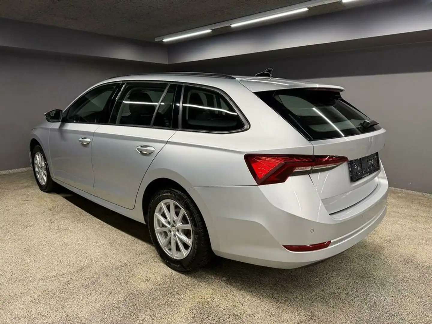 Skoda Octavia Ambition 4x4 Silber - 2