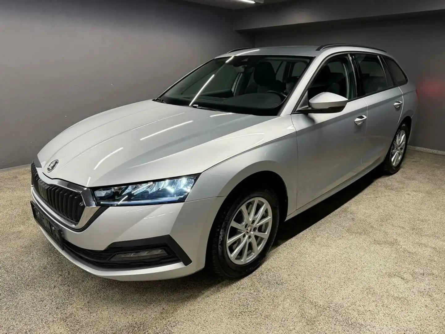 Skoda Octavia Ambition 4x4 Silber - 1