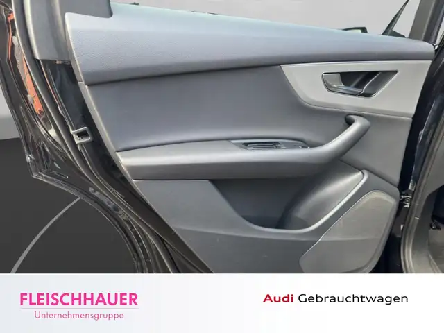 Audi Q7 view 14
