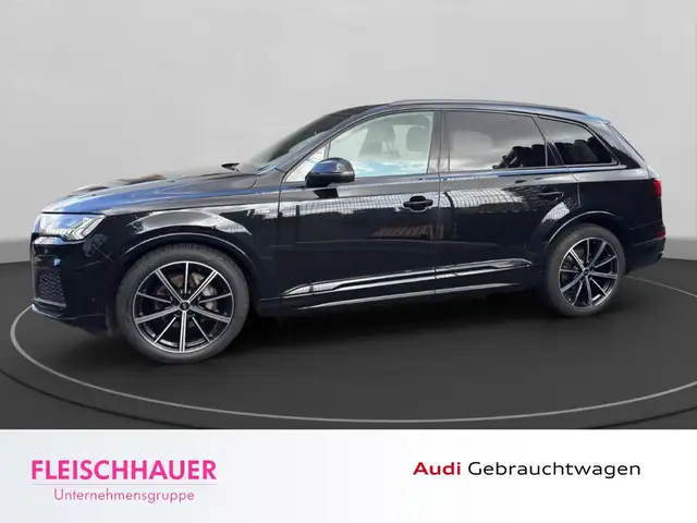 Audi Q7 view 3