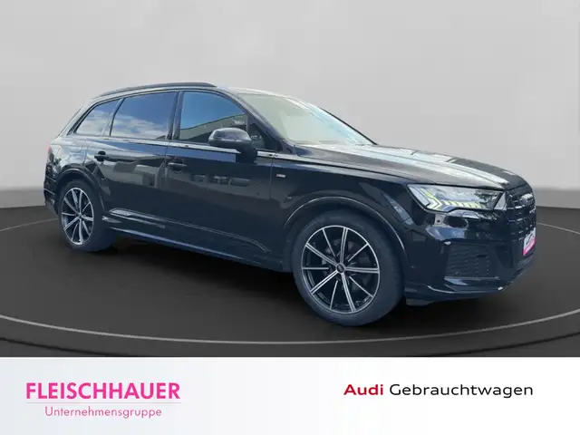 Audi Q7 view 9