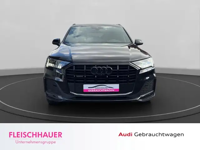 Audi Q7 view 2