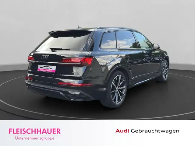 Audi Q7 view 7