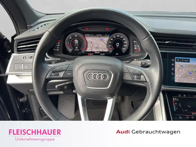 Audi Q7 view 11