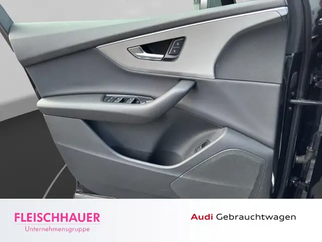 Audi Q7 view 13