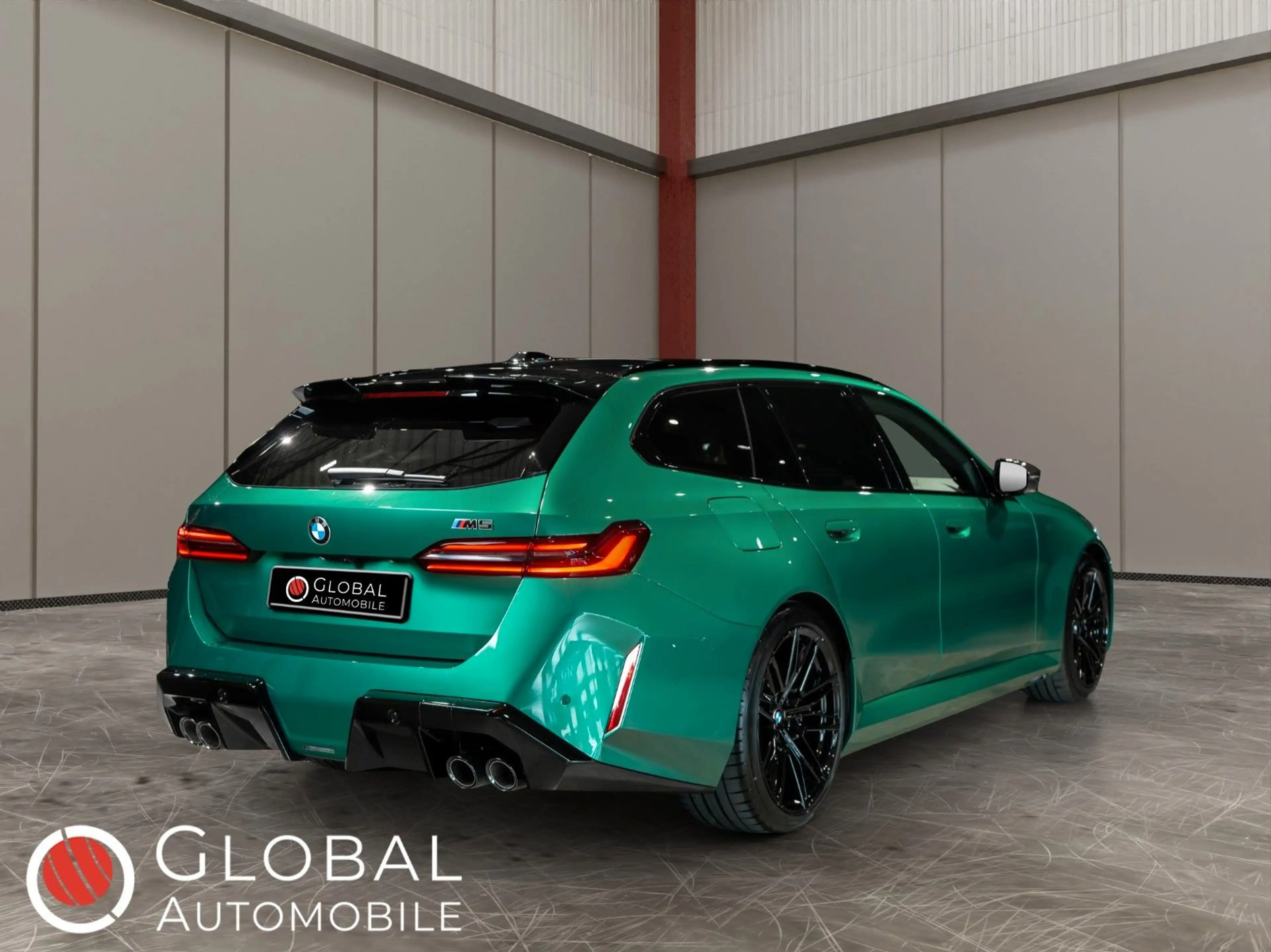 BMW M5 Touring xDrive°B&W°4-ZON°VENT°PANO°CARBON°MEM — photo 2